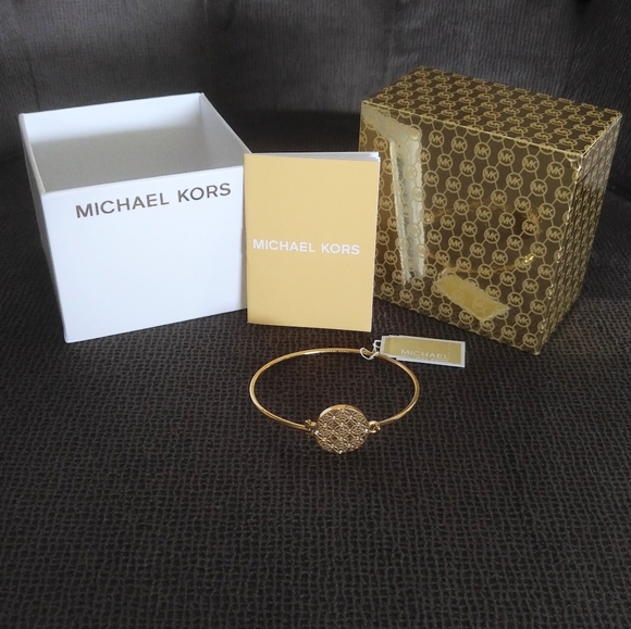 ✨️HP✨️ Michael Kors Gold💛 Medallion🏅 Bracelet - NWT - Picture 13 of 15
